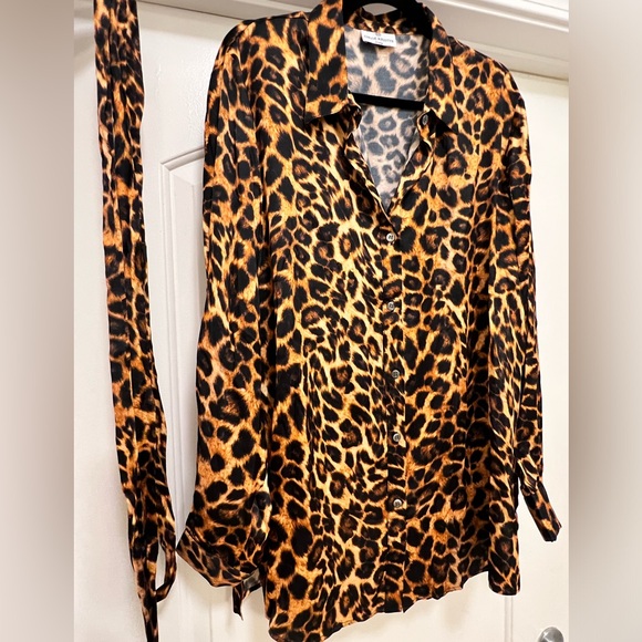 NWOT Chloe Kristyn Erin Leopard Button Down Top with Tie Belt - Picture 4 of 10